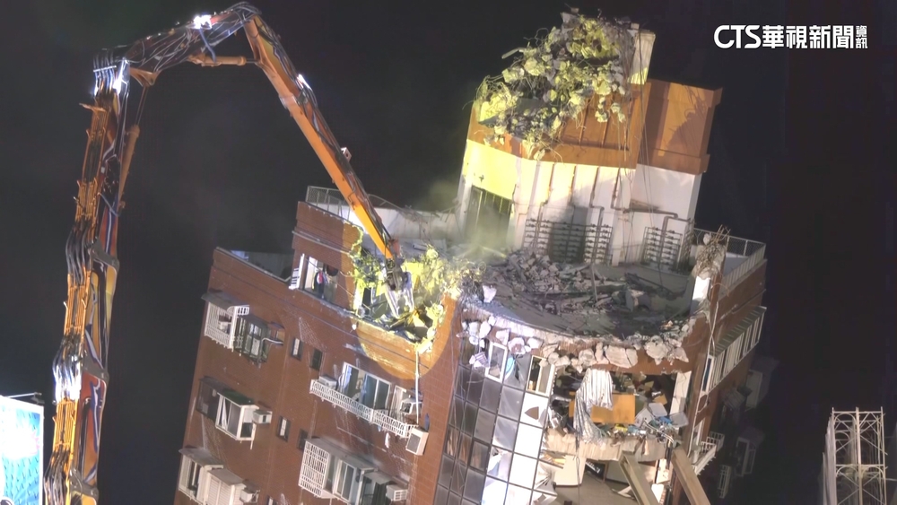 架設6鋼梁.3監視儀　「天王星」拆除作業進行中