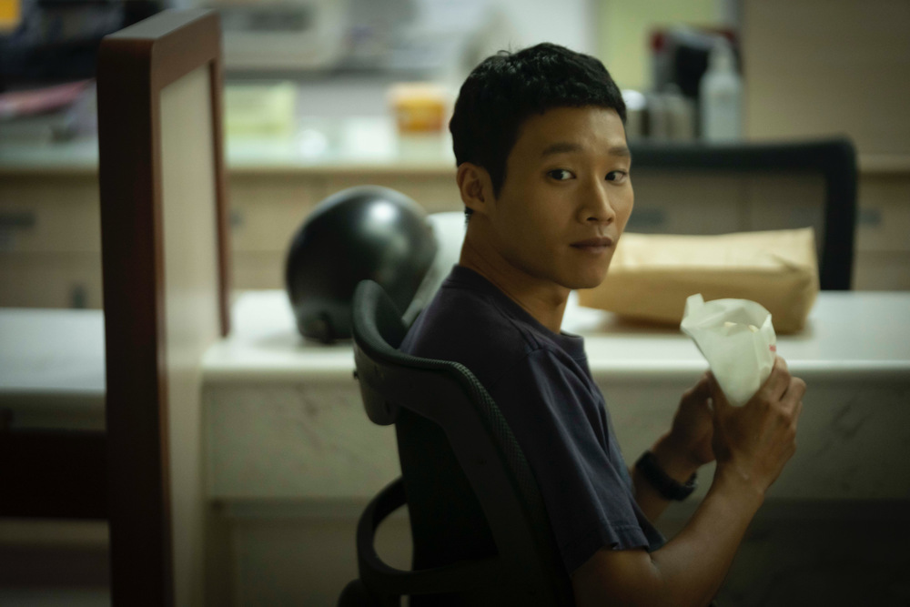 黃冠智曾在殺青酒醉後開打空氣乒乓球。