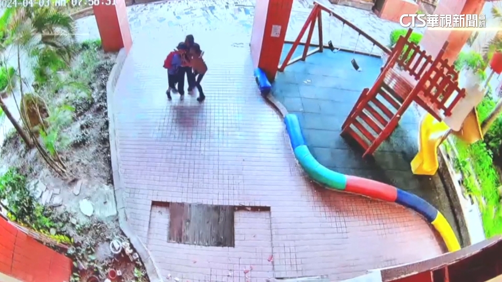 差1秒被磁磚砸　社區住戶躲403震驚險逃曝光