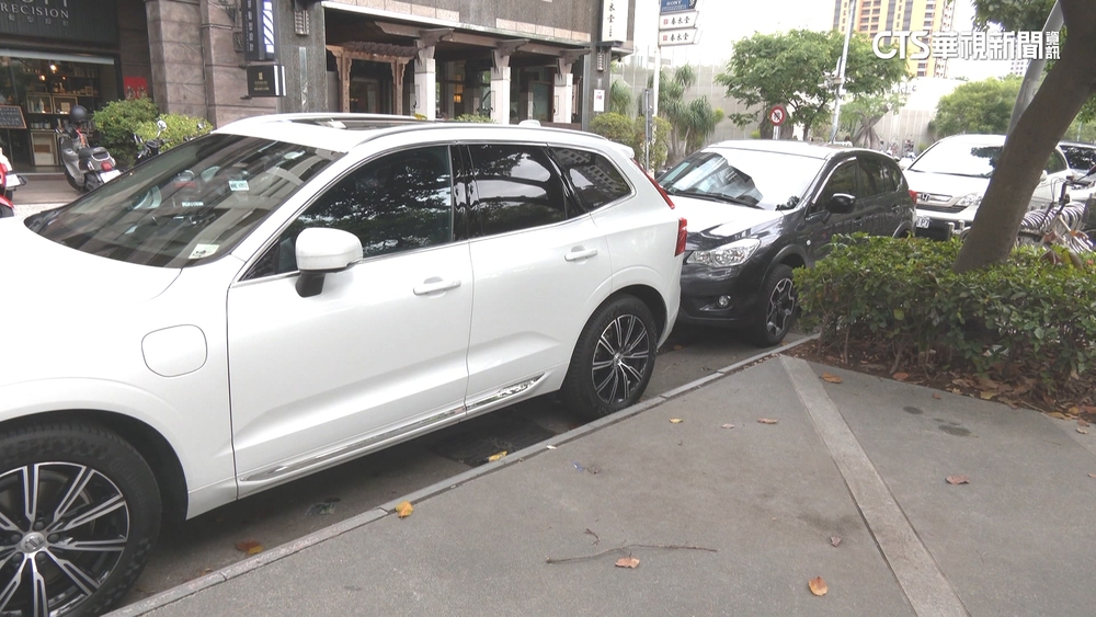 台中找車位好難？　實測平日綠園道　得繞6分鐘