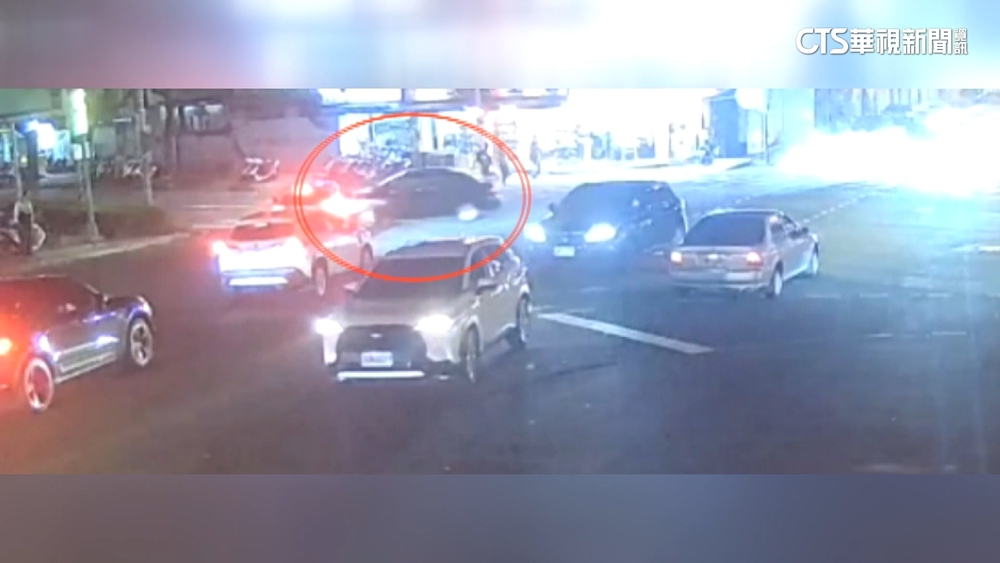 駕駛前後追撞又失控爆衝　連撞兩車全身挫傷