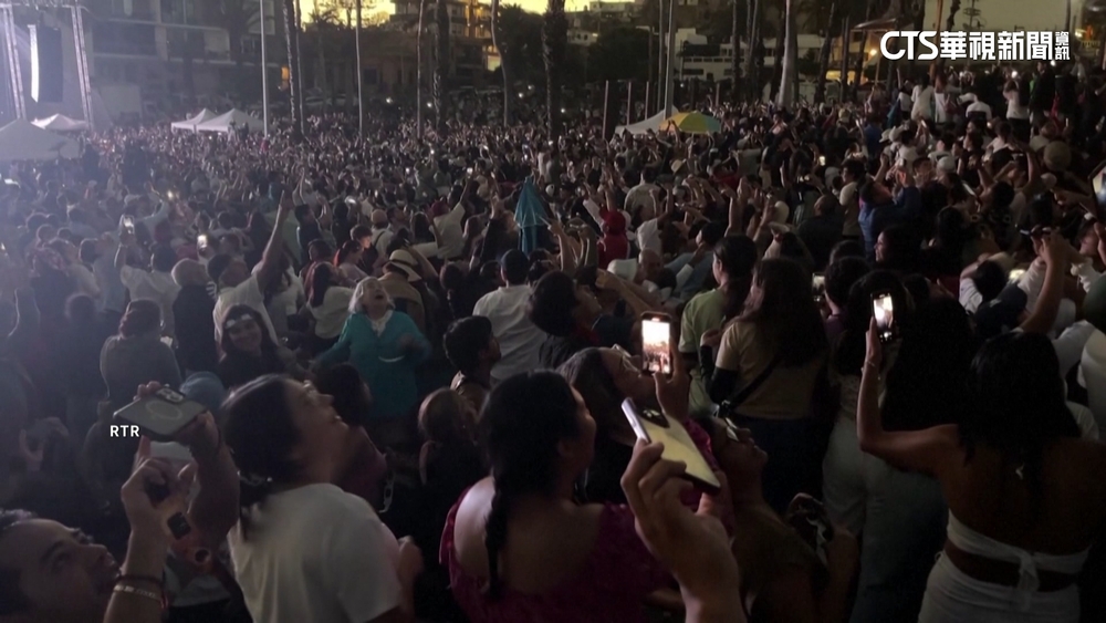 日全食奇景登場　北美各地3千萬人興奮爭睹