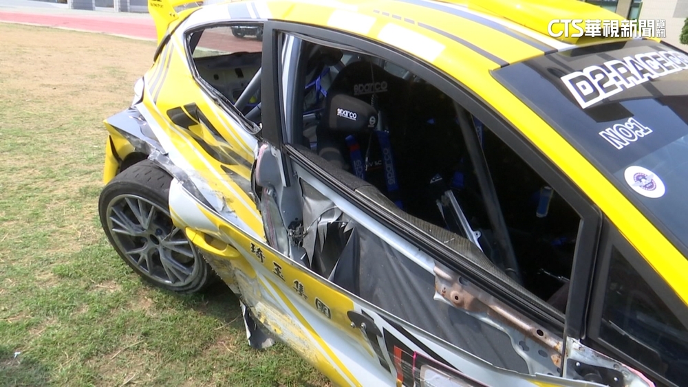 甩尾失控自撞護欄！　廖老大兒子參賽出「撞」況