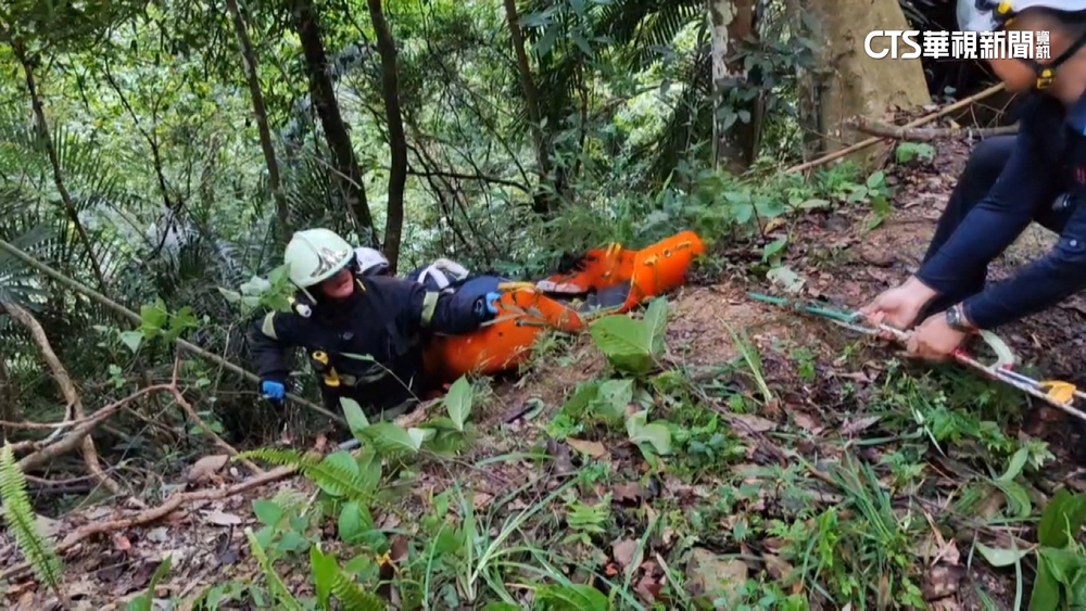 不熟路？遊南庄車翻50米邊坡　全家1重傷3輕傷