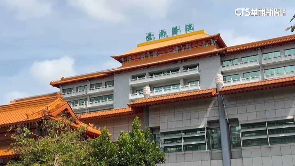 本國人可能也分不清！　泰網紅將台南醫院當廟拜