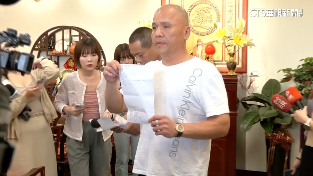 男擋大甲媽鑾轎！　鄭銘坤揍腹挨告　嗆要告就告