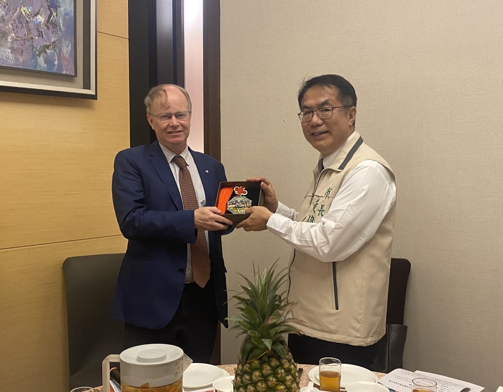 紐西蘭文化團來訪交流 大讚台南鳳梨鮮甜好吃