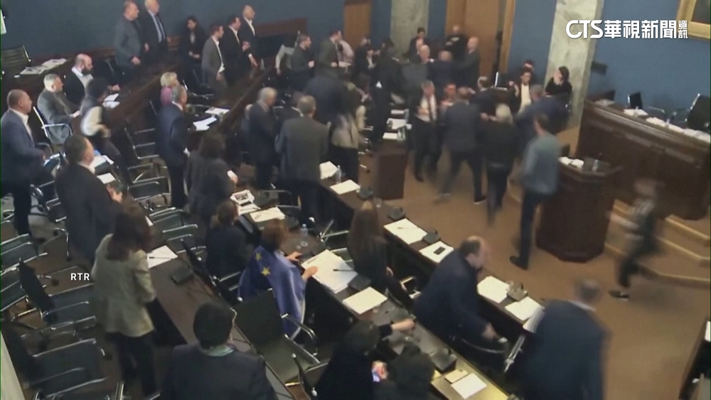 「外國代理人法」引爭議　喬治亞國會爆全武行