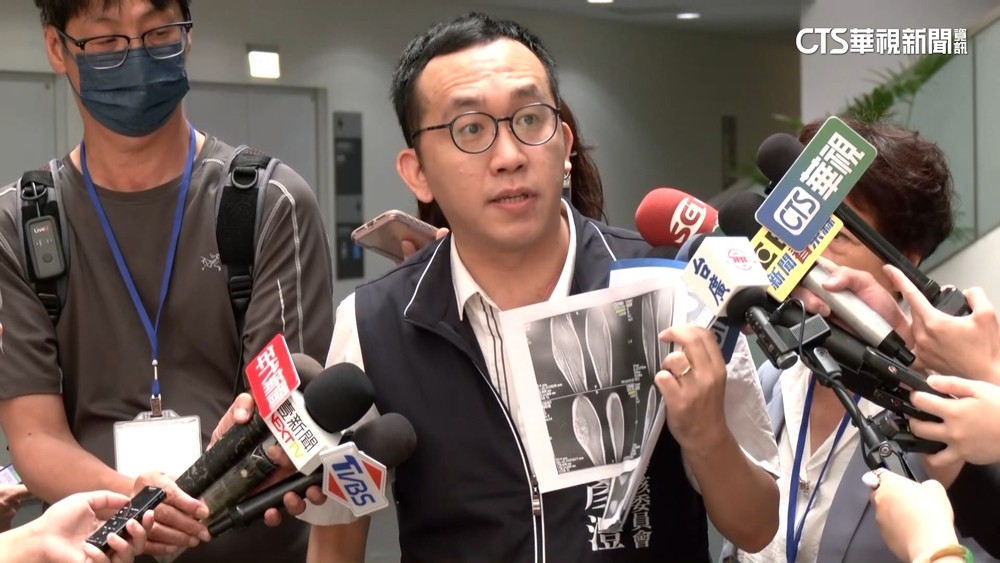 溫朗東爆「靠關係免役」　劉彥澧秀病歷要求道歉