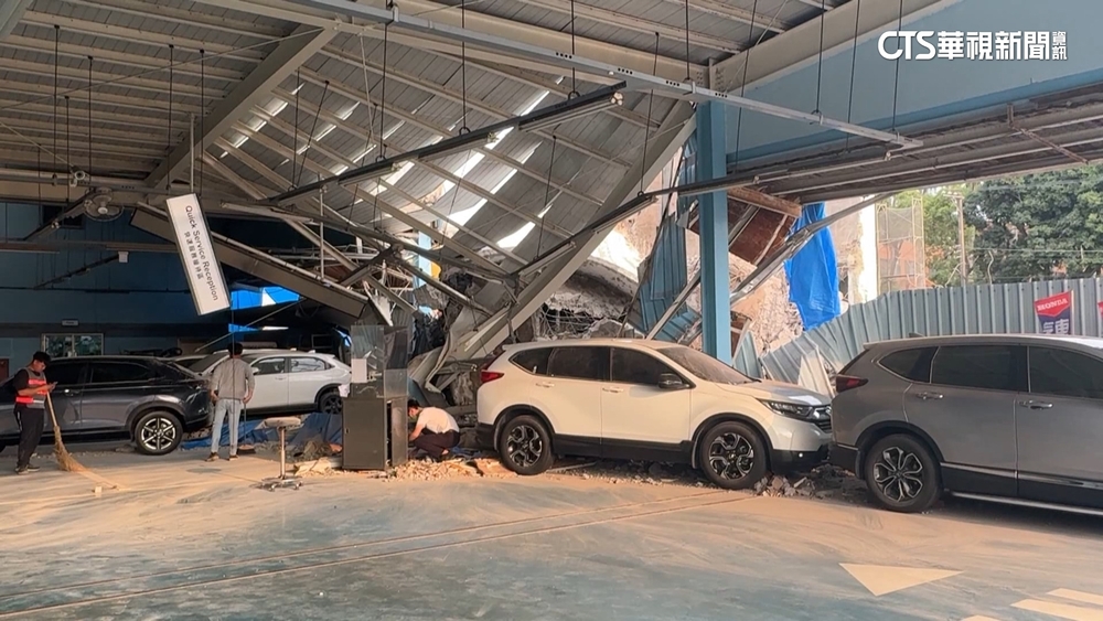 拆20層高飼料儲桶不慎壓車廠　5車毀損需賠500萬