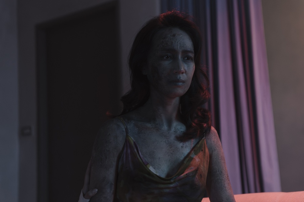 小薰在《鬼天廈》中的焦黑屍妝。華映娛樂提供