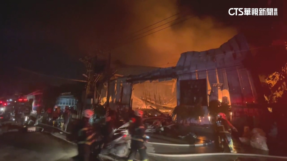 樹林違建工廠猛竄火　消防籲民眾關窗.戴口罩