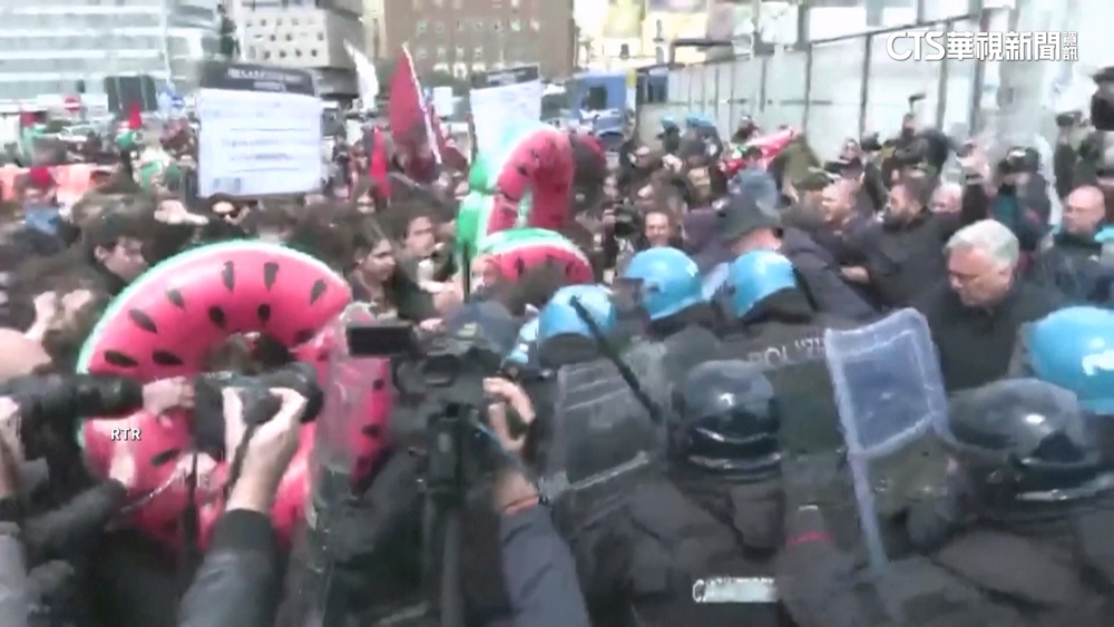 親巴勒斯坦群眾舉「西瓜泳圈」示威　與警爆肢體衝突