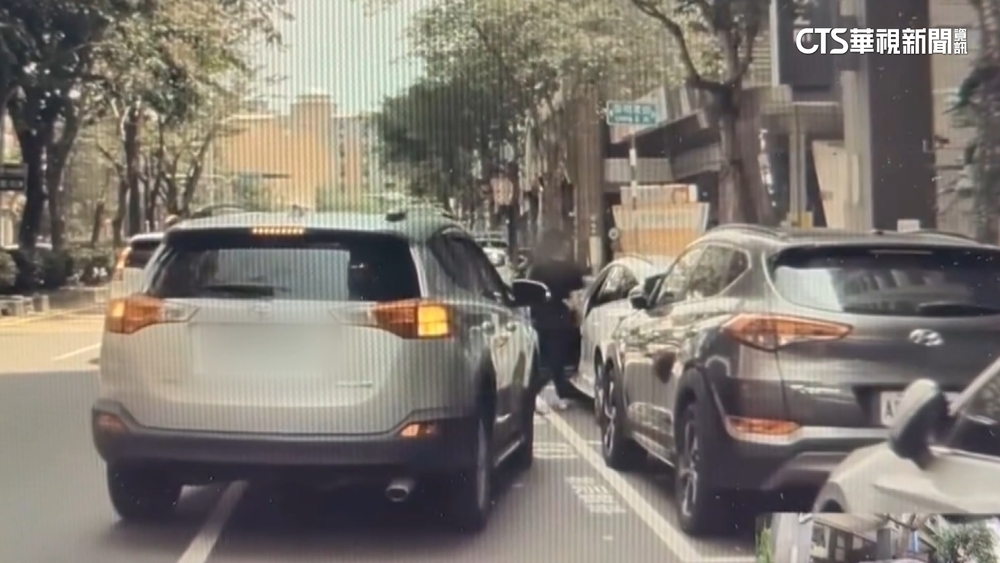 休假警台中「亮警徽」喬車位　內湖分局：依規議處