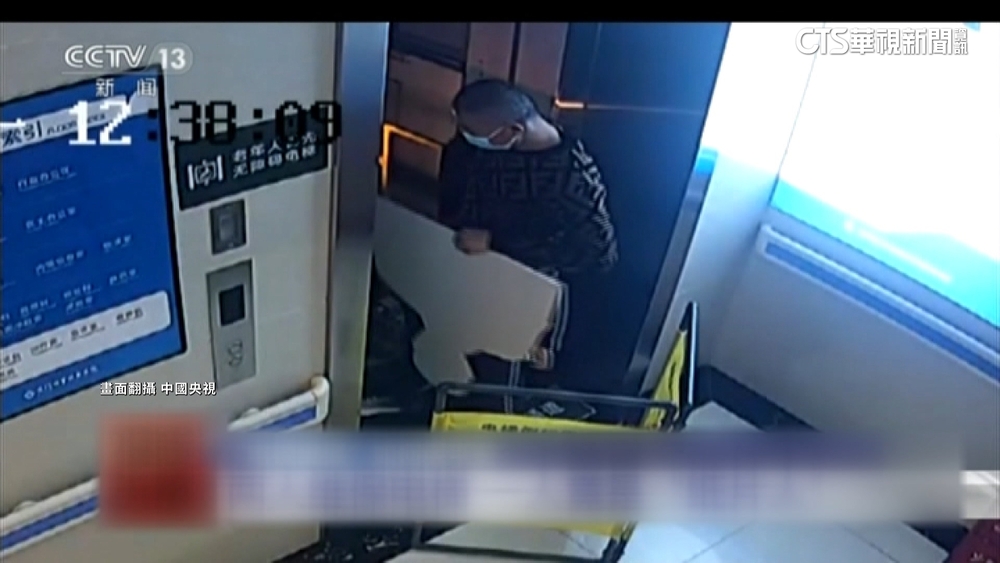 中國規定維保電梯「需2人」　維修員帶人形立牌矇混