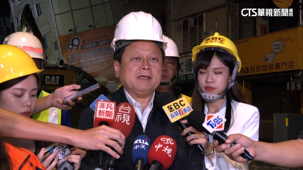 花蓮富凱大飯店急填土防傾斜　晚間拚填土6公尺