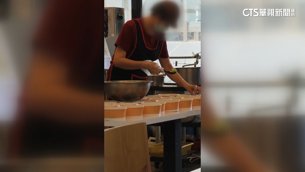 高市府餐廳分食「用手拿」　業者致歉：新員工疏失