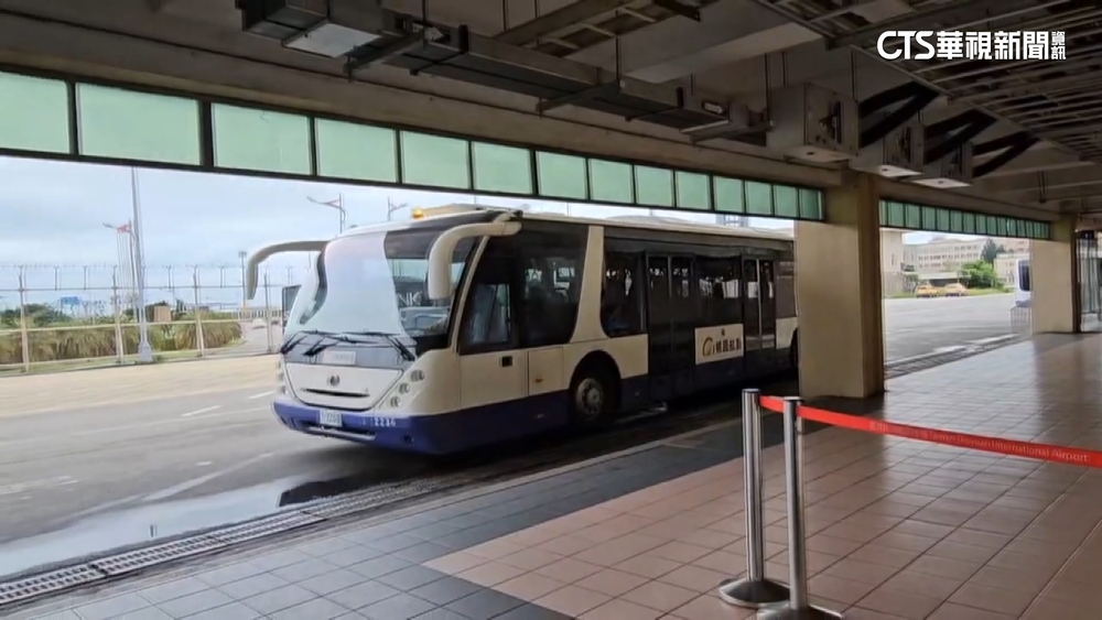 接駁車送旅客至「錯誤班機」！　桃勤歉：疏失人員調職