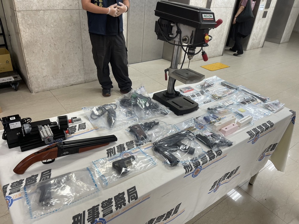 扯！外送員在家開「地下槍械工廠」　自學改槍下場慘了