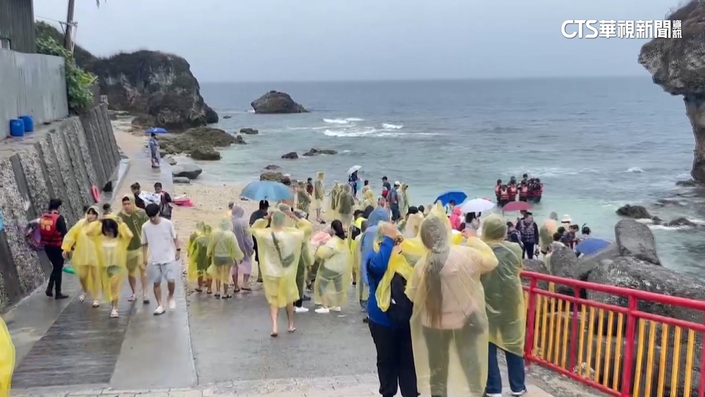 花東地震頻！小琉球湧遊客　民宿訂房率破9成