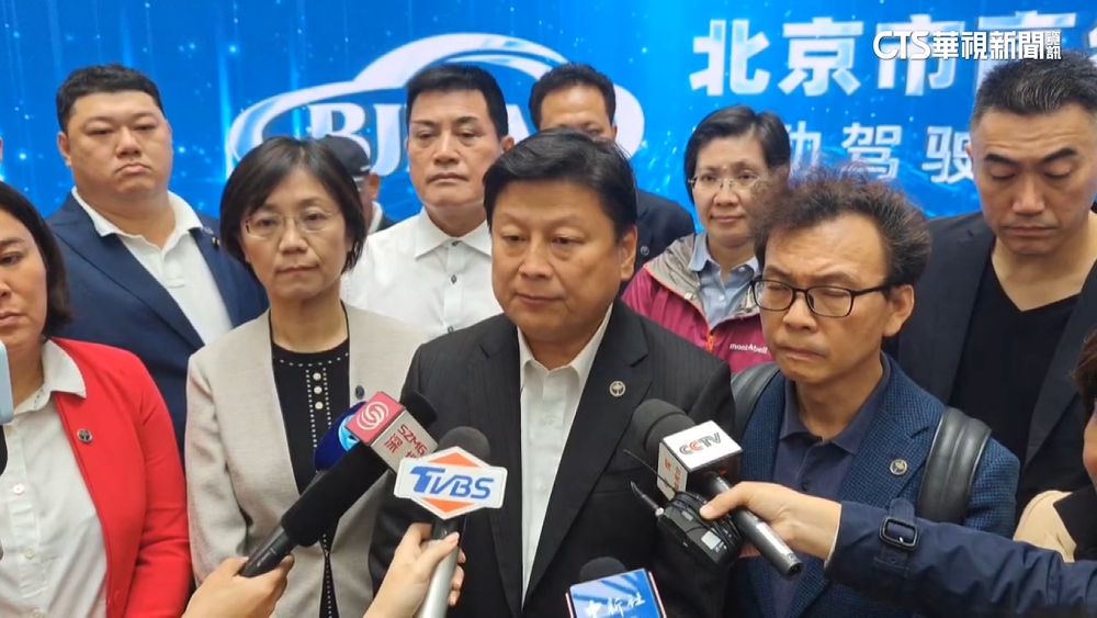 赴中推銷農產品？傅訪小米.見王滬寧　綠：毫不相干