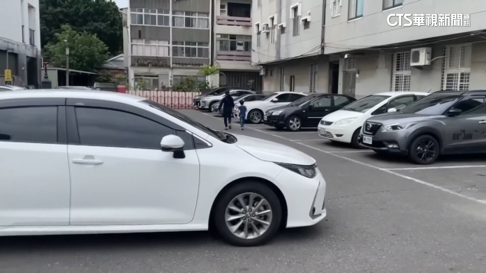 顧客荷包失血！兩車停一晚收2800　旅館：有告知