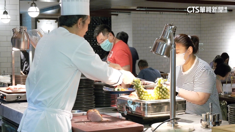 「吃到飽」吃好又不傷身　醫：先熱湯暖胃做防護