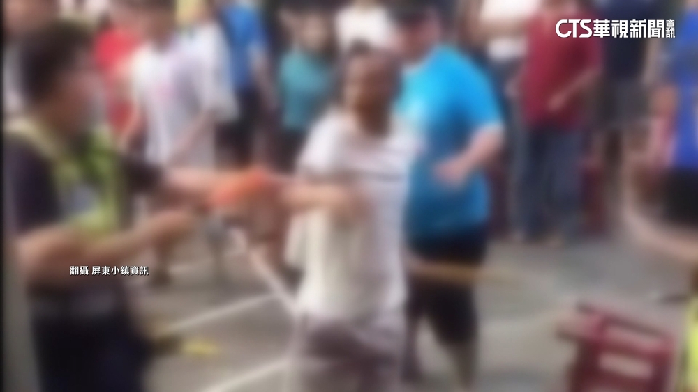 男拿「法器」助陣！　屏東鹽埔鄉廟會活動爆衝突