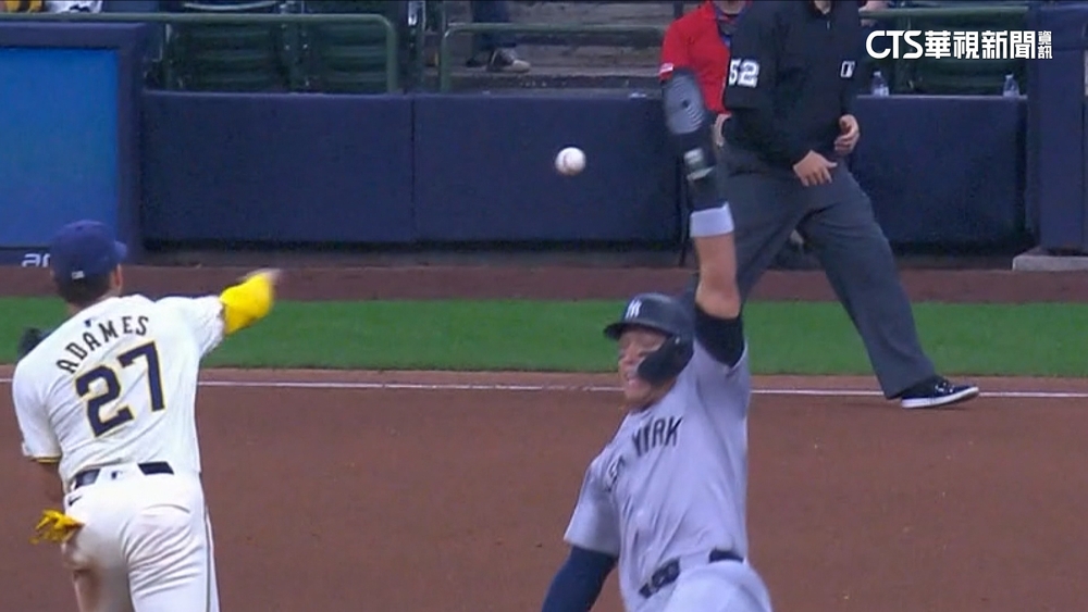 「法官」開轟3安猛打 滑壘伸手妨礙引發爭議