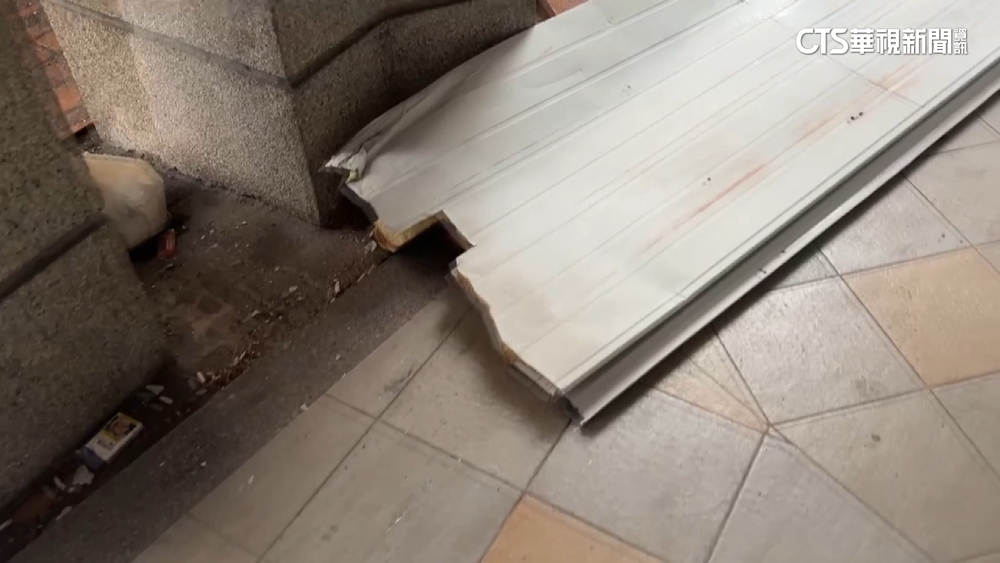 台中怪風吹來「血滴子」！　婦遭工地鐵片割傷下巴