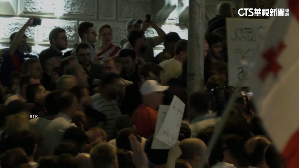 喬治亞萬人示威抗議　阻止二讀「境外代理人」法案