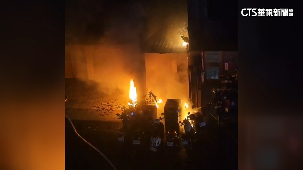 爆炸聲不斷！　電動自行車自燃毀9機車.8民宅遭燻黑