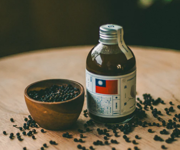 秀台灣國旗！日本伊良可樂推「花蓮馬告可樂」 收益全捐台