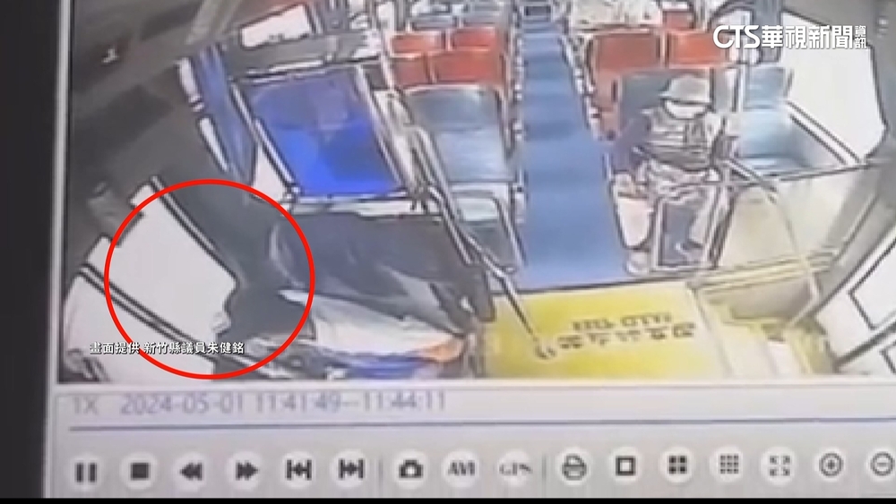 行車糾紛！男不滿公車停靠.難超車　持刀追司機