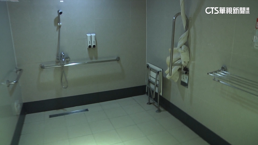 部落客曝桃機淋浴間免費用　旅客：以前不知道！