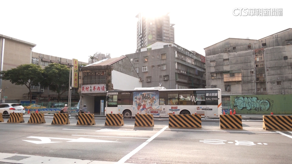 自辦都更條件談不攏？　羊肉爐名店變「都更孤島」