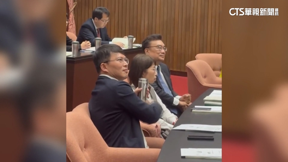 黃國昌昔痛斥藍今卻聯手擋案　綠委.時力開轟