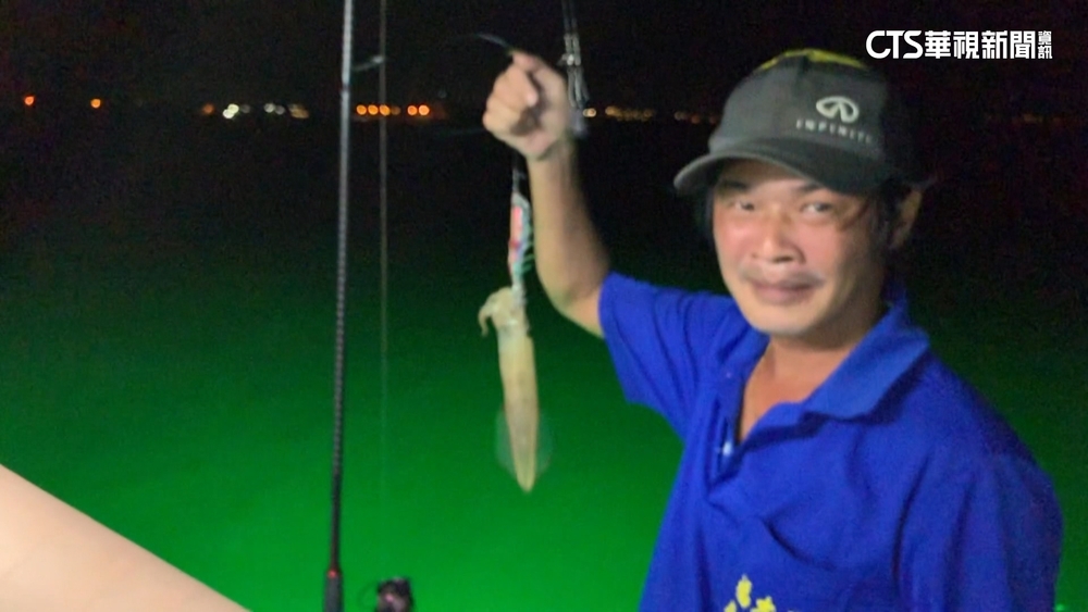 澎湖「夜釣小管」遭網友控最雷！？　業者：會灑網捕撈