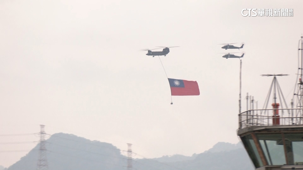 520就職典禮　海軍S-70C直升機首次加入國旗機隊