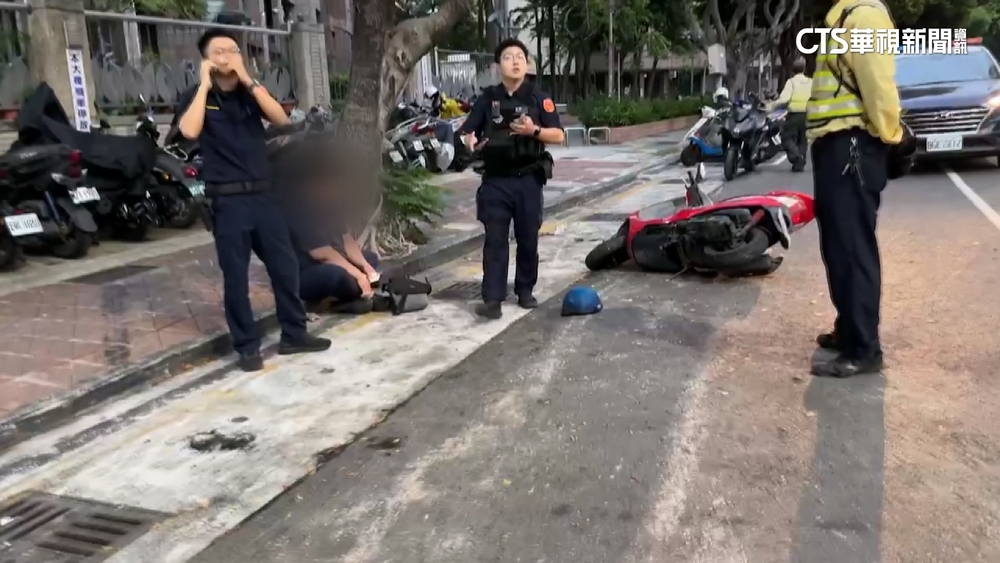 騎士趕上班闖管制施工路段　義交制止遭拖行受傷