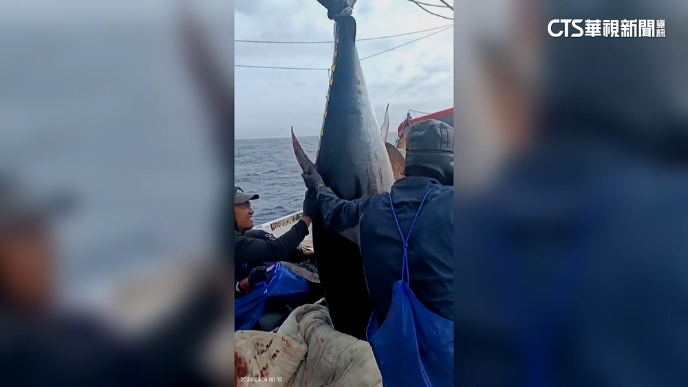 鮪釣漁船失動力「海上漂流」　台日友好合作救援