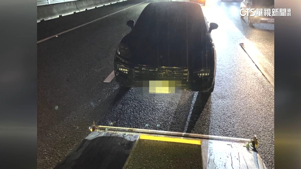 上國道沒油「刁車」　女駕駛拒拖吊竟要警送油