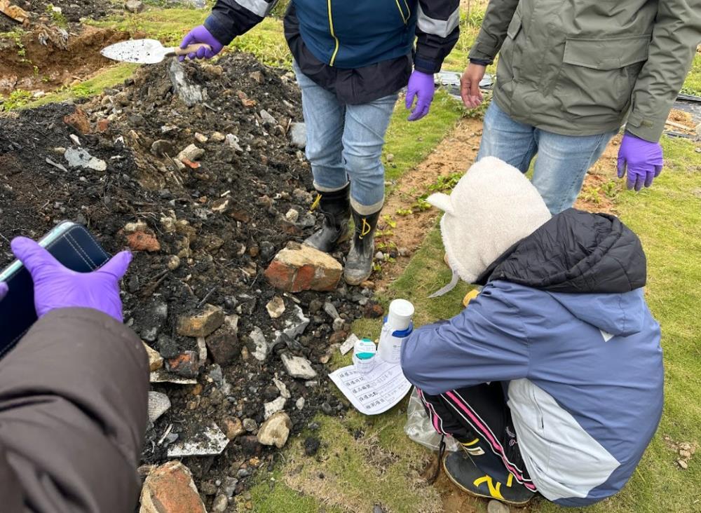 督察人員採樣照片。圖／環境部環境管理署提供