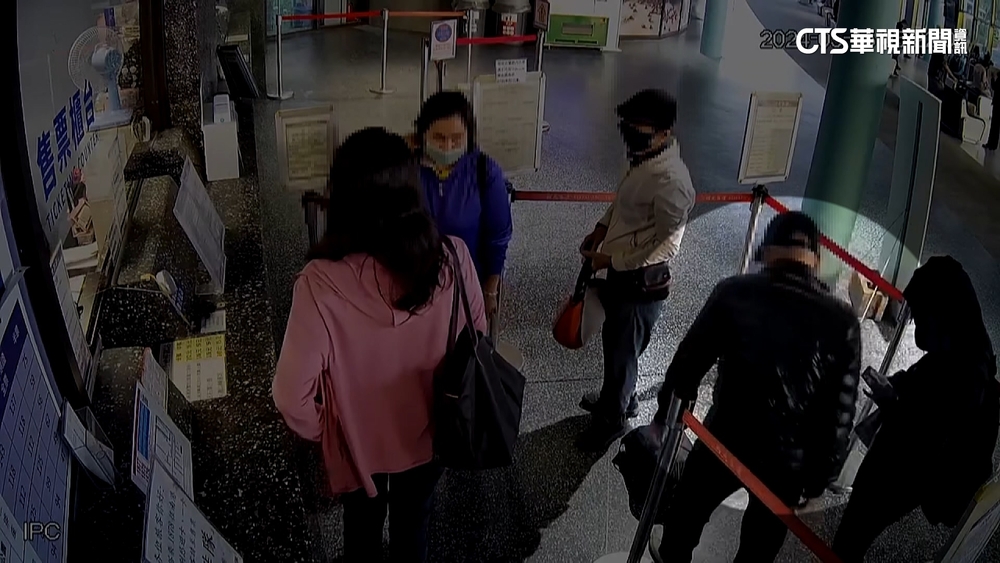 搶首班車「包包代排隊」？　宜蘭國光客運站長：公告勸導