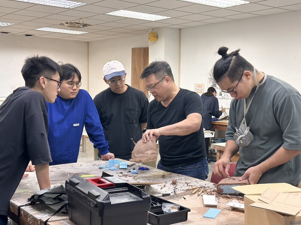 「AE66概念車設計團隊」希望打造最友善移動輔具，協助社會落實高齡、多元族群移動自由。圖／國立成功大學工業設計學系提供