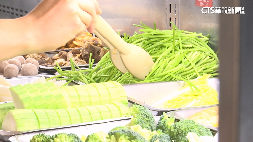 火鍋界吹「水蓮風」！　與熱炒風味不同「外國客也愛」