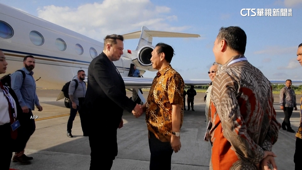 馬斯克訪峇里島　偕印尼總統啟用星鏈服務