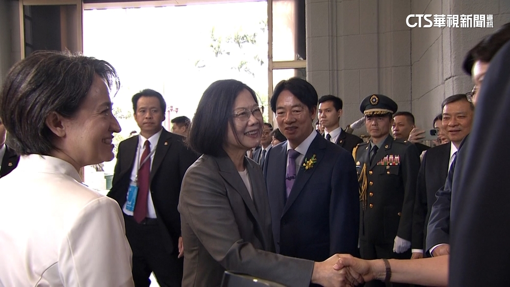 揮別總統府！　小英叮囑賴蕭「你們加油」　蕭美琴哭了