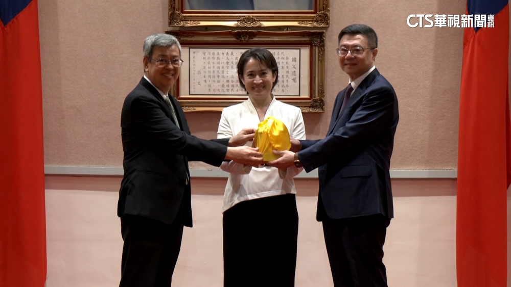 見證閣揆交接　蕭美琴：陳建仁是永遠人生標竿