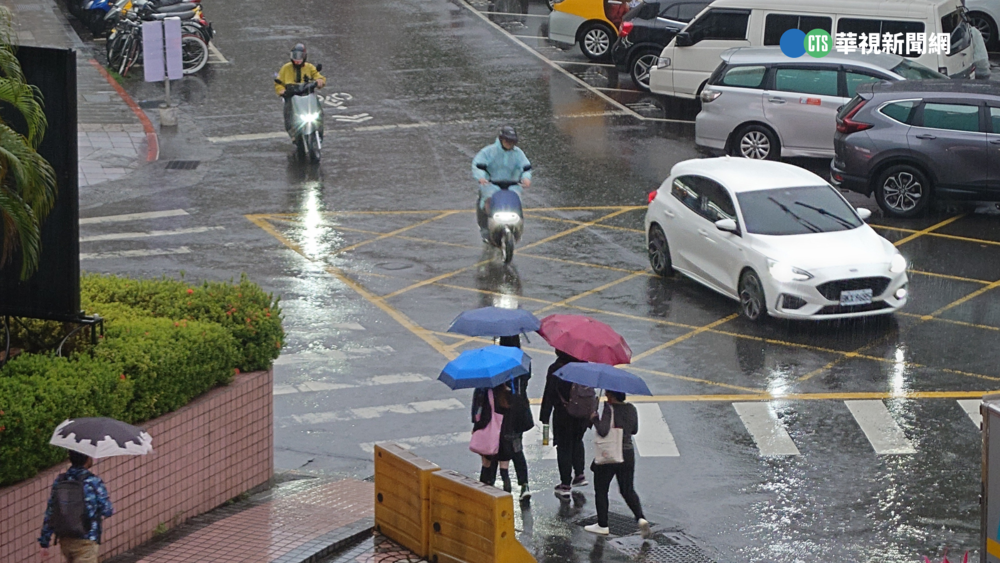 雨彈來襲！氣象署針對16縣市發布豪、大雨特報　4縣市留意大雷雨